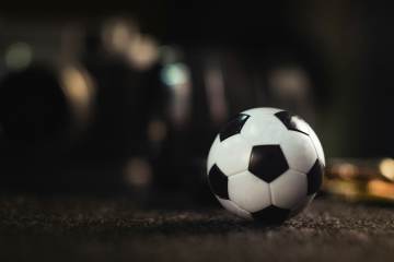“陌上人如玉，公子世无双”，巅峰时期的卡卡有多强？（配图示意）